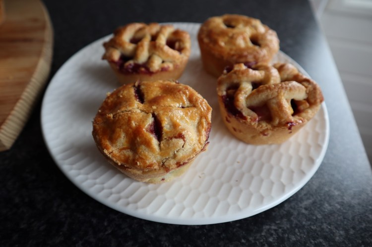 mini apple and blueberry pies 3